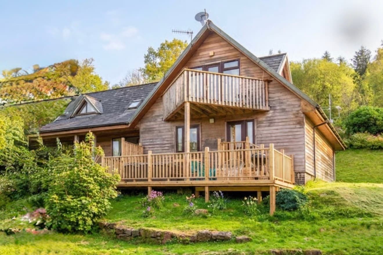 2-3 Night Loch Awe Lodge Stay, up to 6 People with Private Hot Tub 🫧 & Sauna 🧖♀️