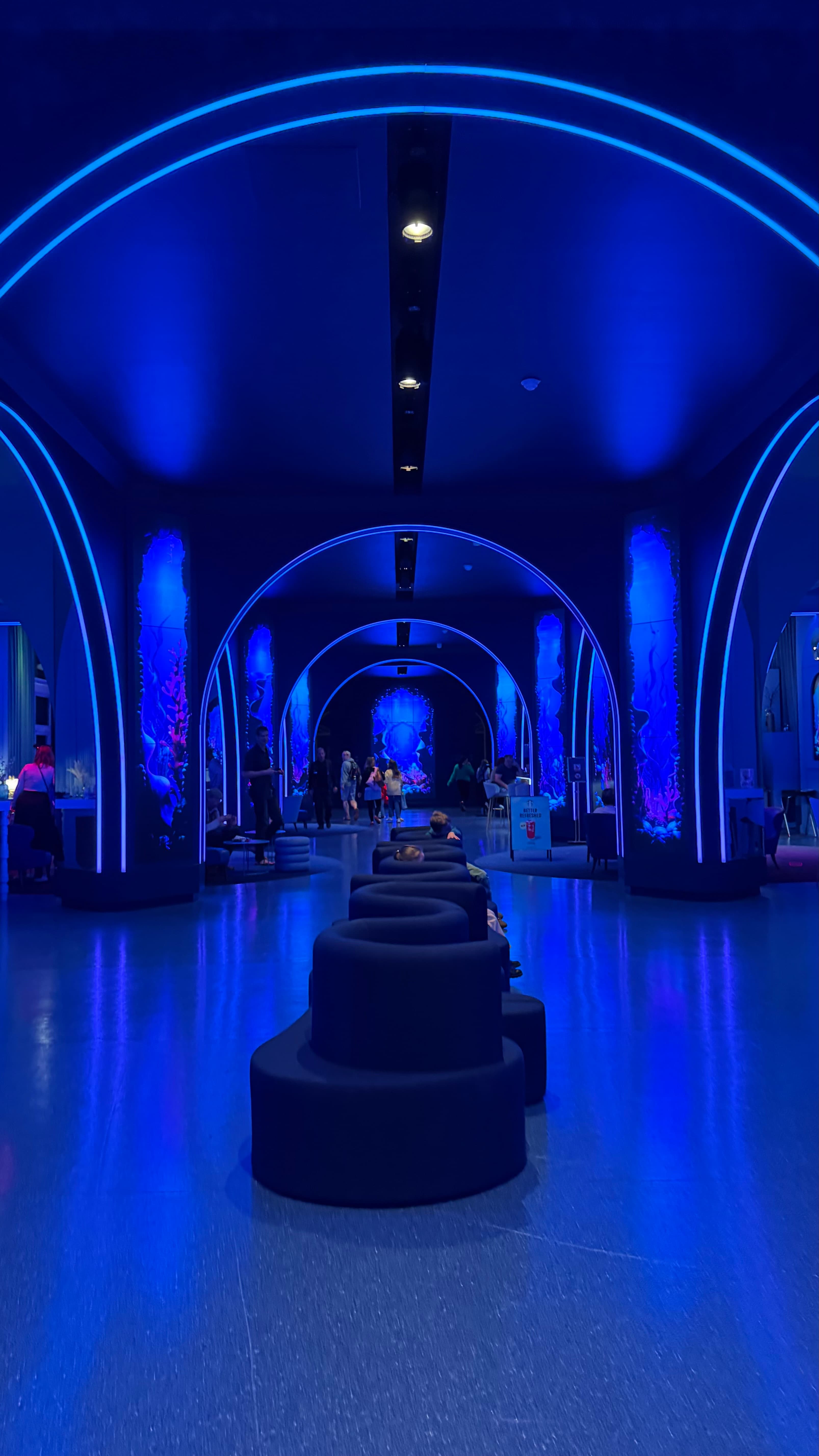 Disneyland Paris ๐ก 4 โญ Hotel, return flights, breakfast and free shuttle bus to Disney park