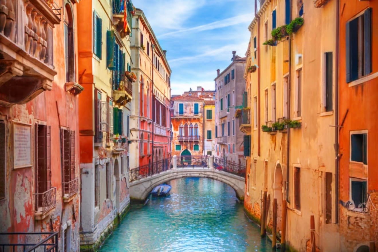 £99 holiday to Venice Italy! 🇮🇹 ✈️ 🏨